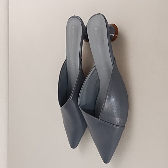 Light Denim Blue Low Kitten Heel Mule Shoe Pointed Toe 8.5 Runs 1/2 Size Small - Picture 3 of 9